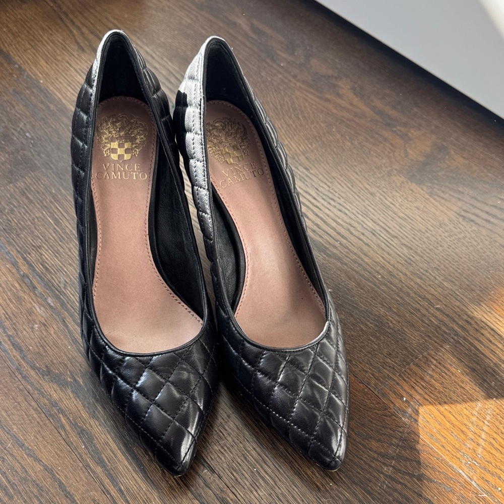 Vince Camuto Black Quilted Pointed-Toe Heels 71//2